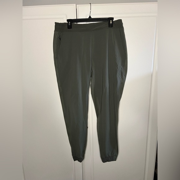 Athleta Textured Brooklyn Jogger Pant - Picture 3 of 11